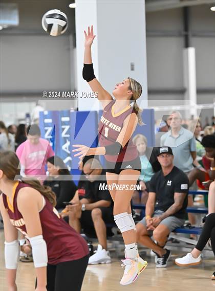 Thumbnail 3 in White River vs. Maricopa (Nike TOC Southwest) photogallery.