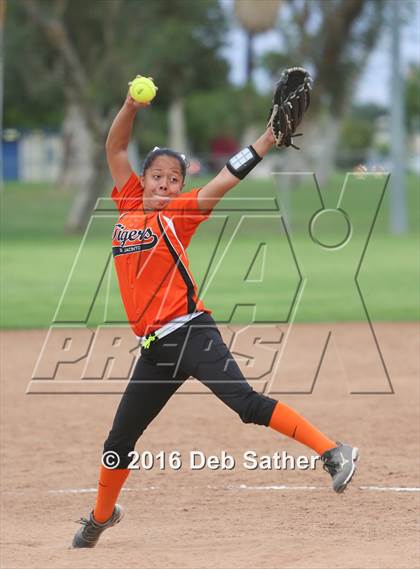 Thumbnail 2 in La Quinta vs San Jacinto photogallery.