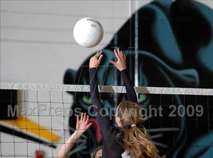 Thumbnail 3 in Thousand Oaks @ Newbury Park photogallery.