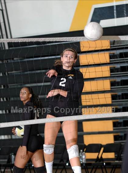 Thumbnail 3 in Thousand Oaks @ Newbury Park photogallery.