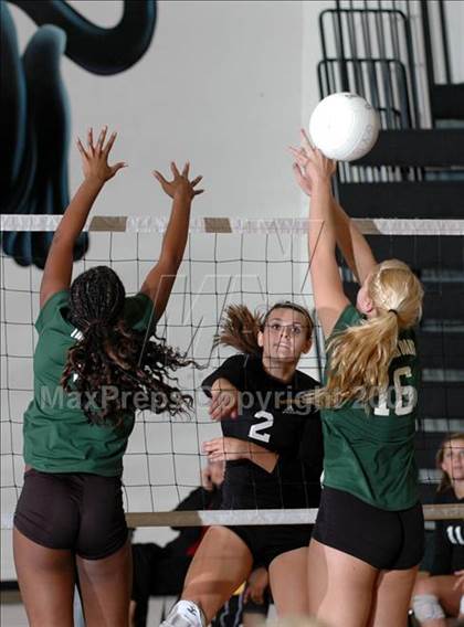 Thumbnail 3 in Thousand Oaks @ Newbury Park photogallery.