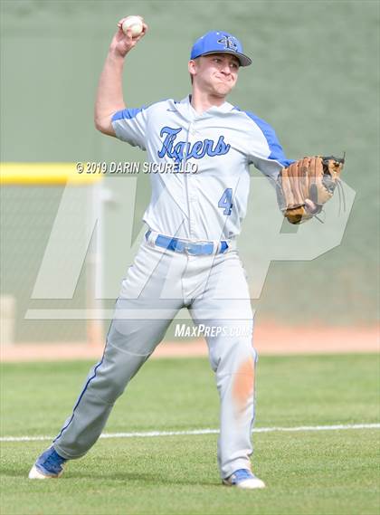 Thumbnail 1 in  Washington [George] vs. La Grande (Pride Classic) photogallery.