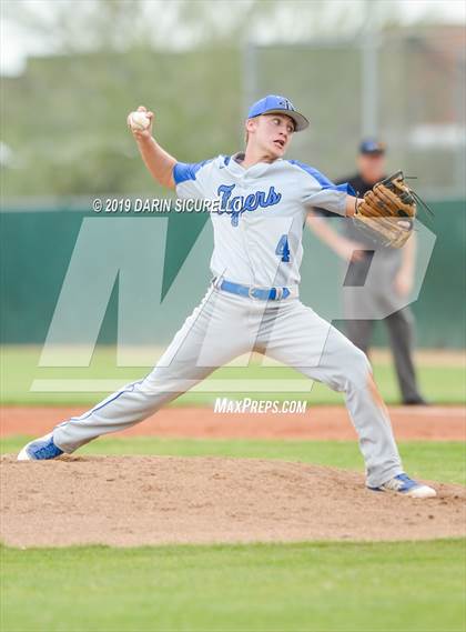 Thumbnail 3 in  Washington [George] vs. La Grande (Pride Classic) photogallery.