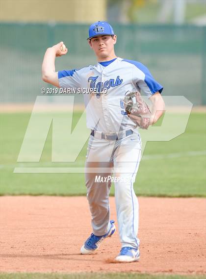 Thumbnail 2 in  Washington [George] vs. La Grande (Pride Classic) photogallery.
