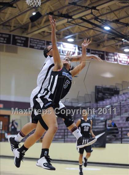 Thumbnail 3 in Windward vs Marion County (Nike Tournament of Champions) photogallery.