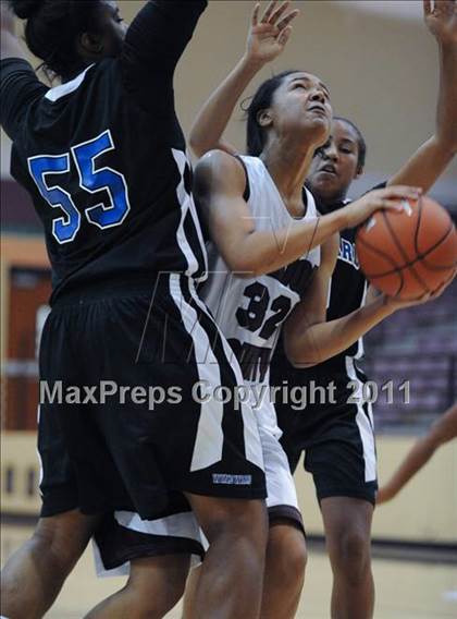 Thumbnail 3 in Windward vs Marion County (Nike Tournament of Champions) photogallery.