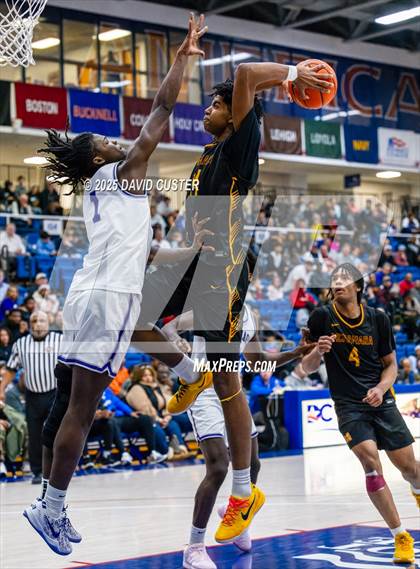 Thumbnail 2 in Bishop McNamara @ Gonzaga (WCAC Semi-Final) photogallery.
