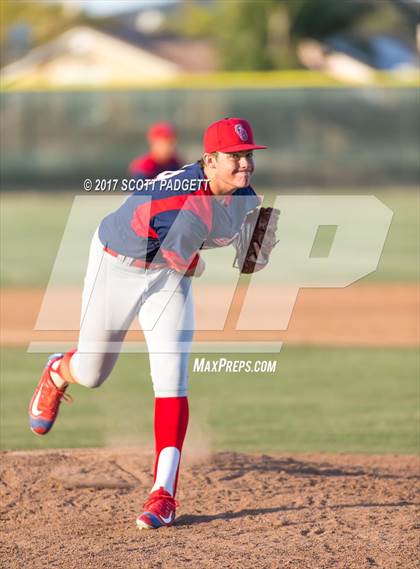Thumbnail 2 in Great Oak @ Murrieta Mesa photogallery.