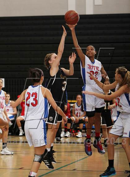 Thumbnail 3 in Canyon vs. Los Alamitos (So Cal Holiday Classic) photogallery.