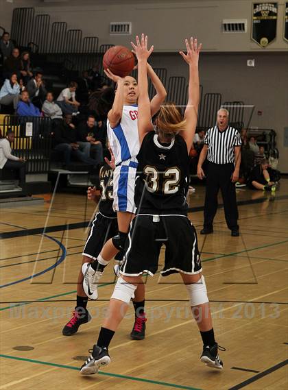 Thumbnail 2 in Canyon vs. Los Alamitos (So Cal Holiday Classic) photogallery.