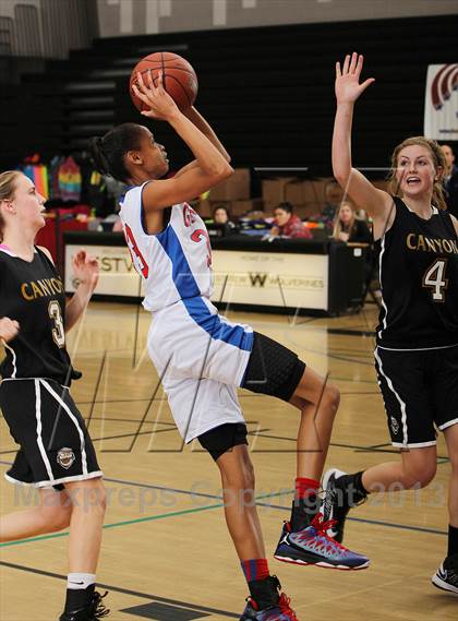 Thumbnail 3 in Canyon vs. Los Alamitos (So Cal Holiday Classic) photogallery.