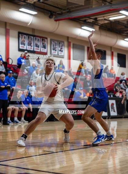 Thumbnail 1 in Warren vs. Nelsonville-York photogallery.