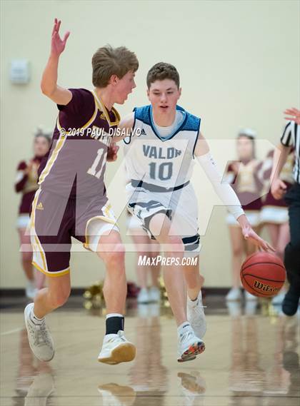 Thumbnail 3 in Valor Christian vs. Windsor (CHSAA 5A 1st Round) photogallery.