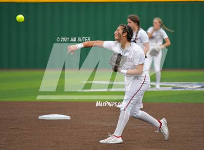 Thumbnail 1 in Lake Belton vs Liberty (UIL 4A Regional Playoff) photogallery.