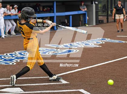 Thumbnail 2 in Lake Belton vs Liberty (UIL 4A Regional Playoff) photogallery.