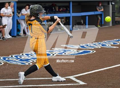Thumbnail 3 in Lake Belton vs Liberty (UIL 4A Regional Playoff) photogallery.
