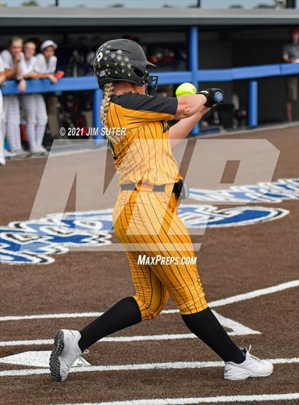 Thumbnail 3 in Lake Belton vs Liberty (UIL 4A Regional Playoff) photogallery.