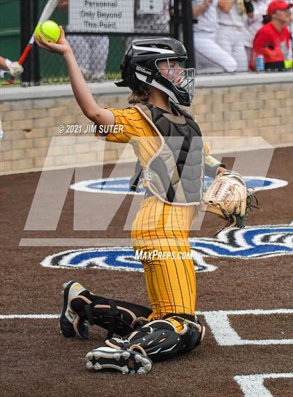 Thumbnail 3 in Lake Belton vs Liberty (UIL 4A Regional Playoff) photogallery.