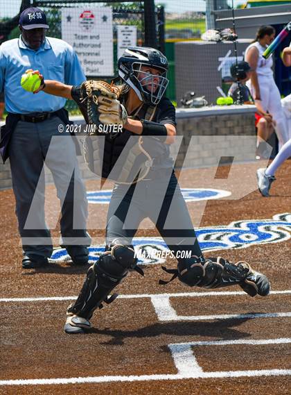 Thumbnail 3 in Lake Belton vs Liberty (UIL 4A Regional Playoff) photogallery.