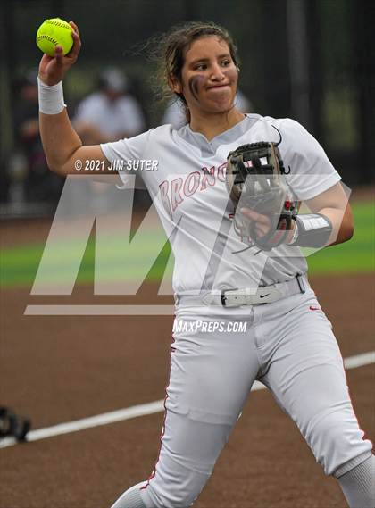 Thumbnail 1 in Lake Belton vs Liberty (UIL 4A Regional Playoff) photogallery.