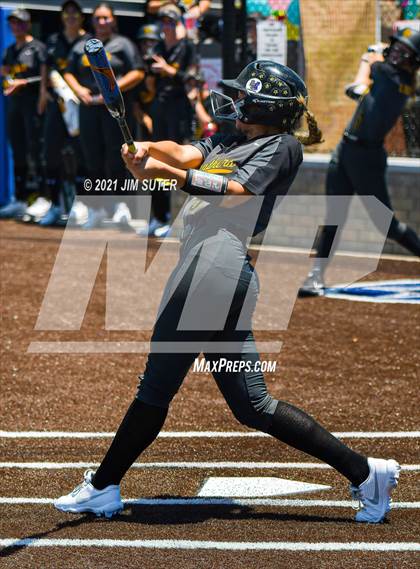 Thumbnail 3 in Lake Belton vs Liberty (UIL 4A Regional Playoff) photogallery.
