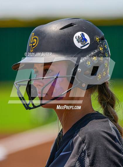 Thumbnail 3 in Lake Belton vs Liberty (UIL 4A Regional Playoff) photogallery.