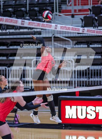 Thumbnail 1 in Edmond Memorial @ Mustang photogallery.