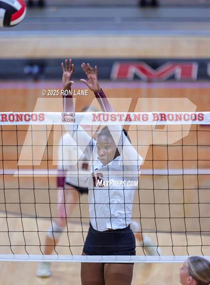 Thumbnail 3 in Edmond Memorial @ Mustang photogallery.