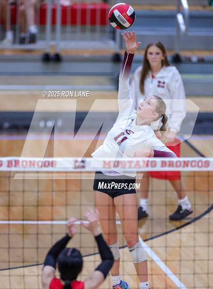Thumbnail 1 in Edmond Memorial @ Mustang photogallery.