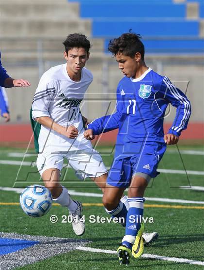 Thumbnail 3 in Eastlake vs. Poway (23rd Annual San Diego Holiday Classic) photogallery.