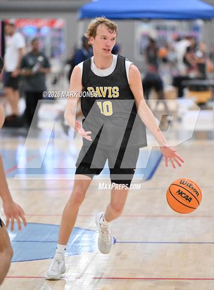 Thumbnail 1 in Davis vs. 'Iolani (Section 7) photogallery.