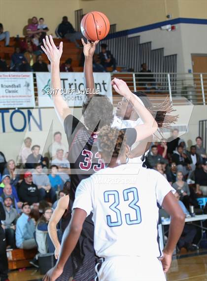 Thumbnail 1 in Porter-Gaud vs Oceanside Collegiate Academy (Rotary Roundball Classic) photogallery.