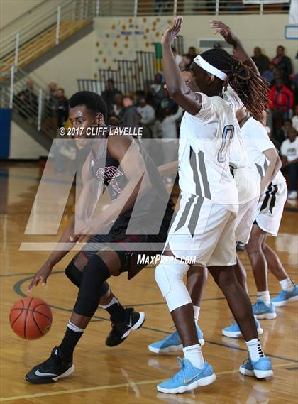 Thumbnail 1 in Porter-Gaud vs Oceanside Collegiate Academy (Rotary Roundball Classic) photogallery.