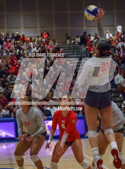 Thumbnail 3 in Rocklin vs Mater Dei (CIF State Open Division Final) photogallery.