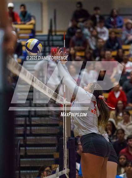 Thumbnail 2 in Rocklin vs Mater Dei (CIF State Open Division Final) photogallery.