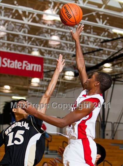 Thumbnail 2 in Pasadena Memorial vs Crosby (McDonald's Texas Invitational) photogallery.