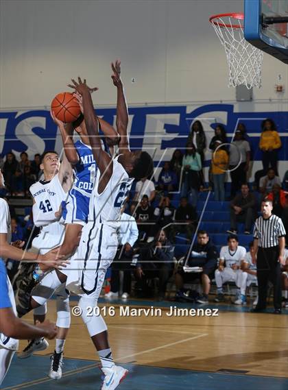 Thumbnail 1 in Middle College vs. Central City Value photogallery.