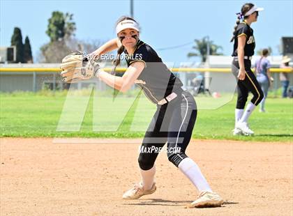 Thumbnail 3 in Calexico vs. El Capitan photogallery.