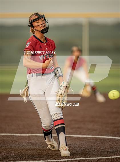 Thumbnail 3 in Norris @ Lincoln Southeast (Jamboree) photogallery.