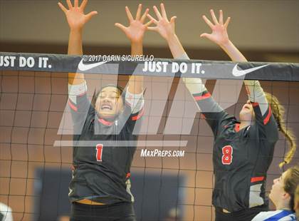 Thumbnail 2 in Mater Dei vs. Xavier College Prep (Nike Tournament of Champions)  photogallery.