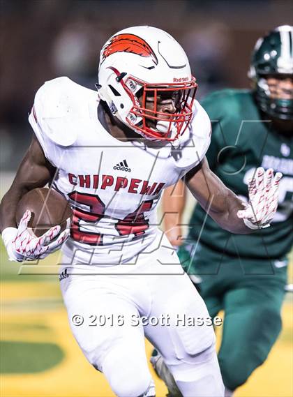 Thumbnail 1 in Chippewa Valley vs. Lake Orion (Prep Football Classic) photogallery.