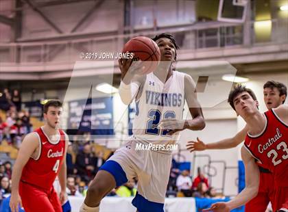 Thumbnail 3 in Hunterdon Central vs Union Catholic (Metro Classic) photogallery.