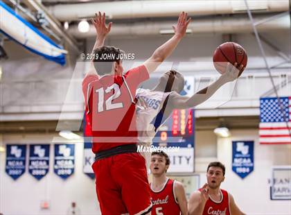 Thumbnail 2 in Hunterdon Central vs Union Catholic (Metro Classic) photogallery.