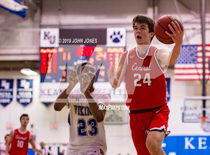 Thumbnail 2 in Hunterdon Central vs Union Catholic (Metro Classic) photogallery.