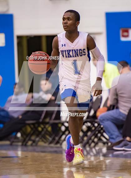 Thumbnail 3 in Hunterdon Central vs Union Catholic (Metro Classic) photogallery.