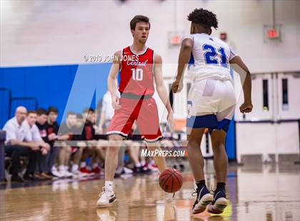 Thumbnail 3 in Hunterdon Central vs Union Catholic (Metro Classic) photogallery.