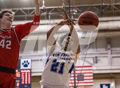 Thumbnail 3 in Hunterdon Central vs Union Catholic (Metro Classic) photogallery.