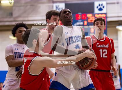 Thumbnail 2 in Hunterdon Central vs Union Catholic (Metro Classic) photogallery.