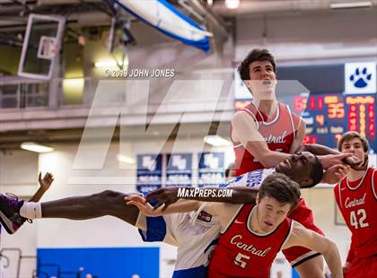 Thumbnail 2 in Hunterdon Central vs Union Catholic (Metro Classic) photogallery.