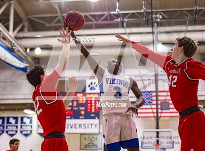 Thumbnail 2 in Hunterdon Central vs Union Catholic (Metro Classic) photogallery.